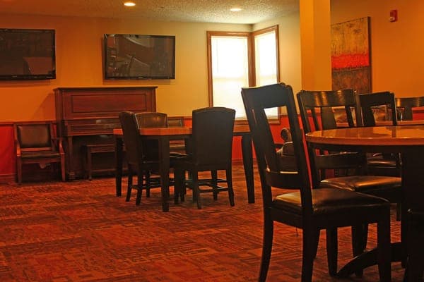 Regal Plaza & Cottages