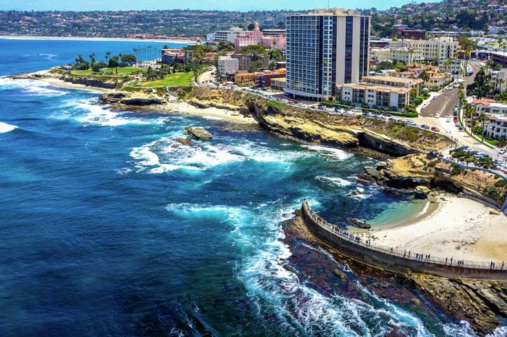 Vi At La Jolla Village