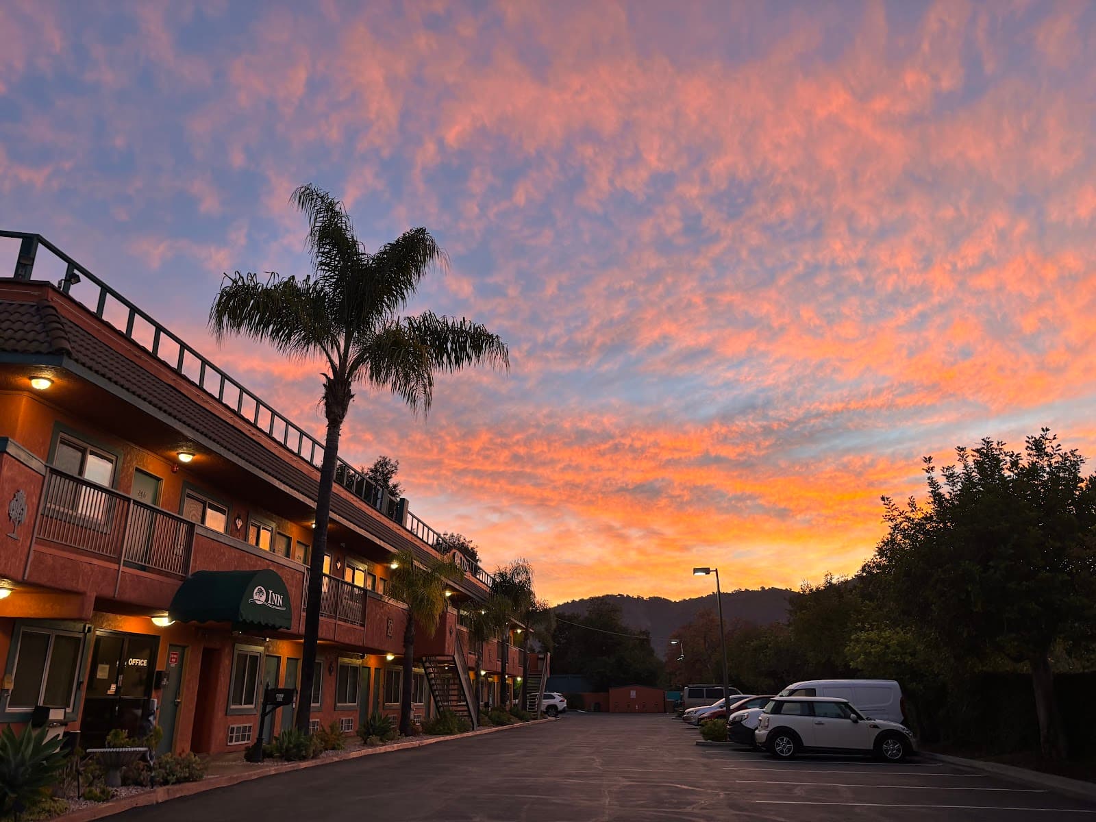Oakridge Inn