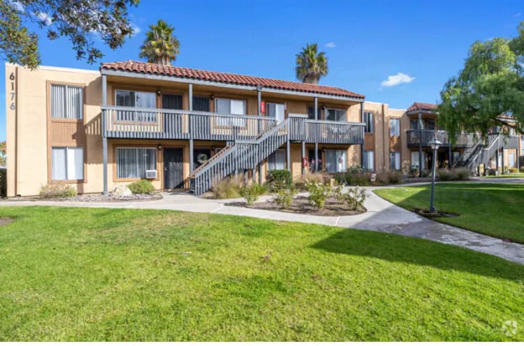 La Casa Balboa Senior