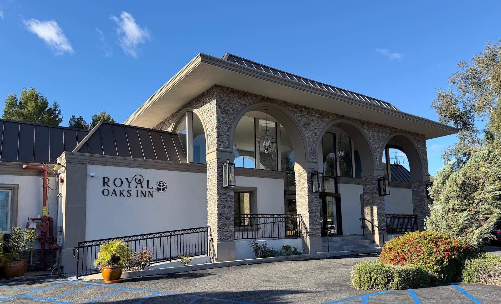 Royal Oaks Inn - Assisted Living & Memory Care