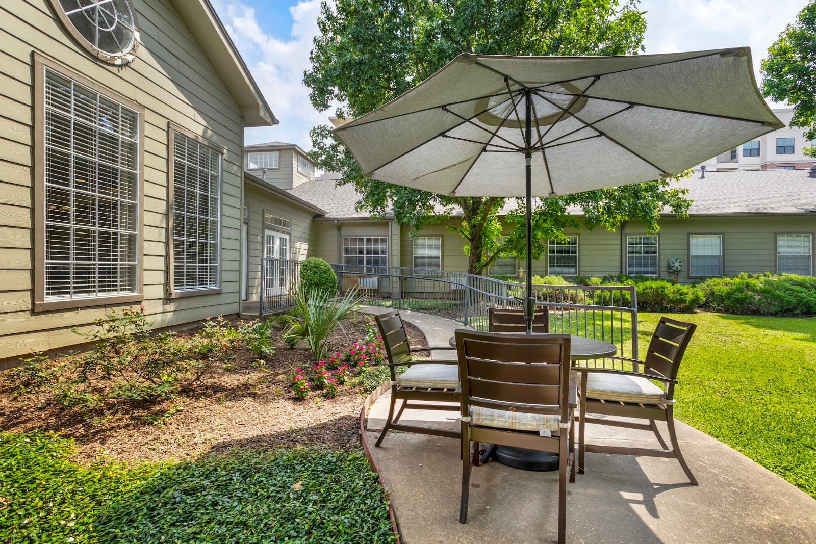 Braeswood Estates Senior Living