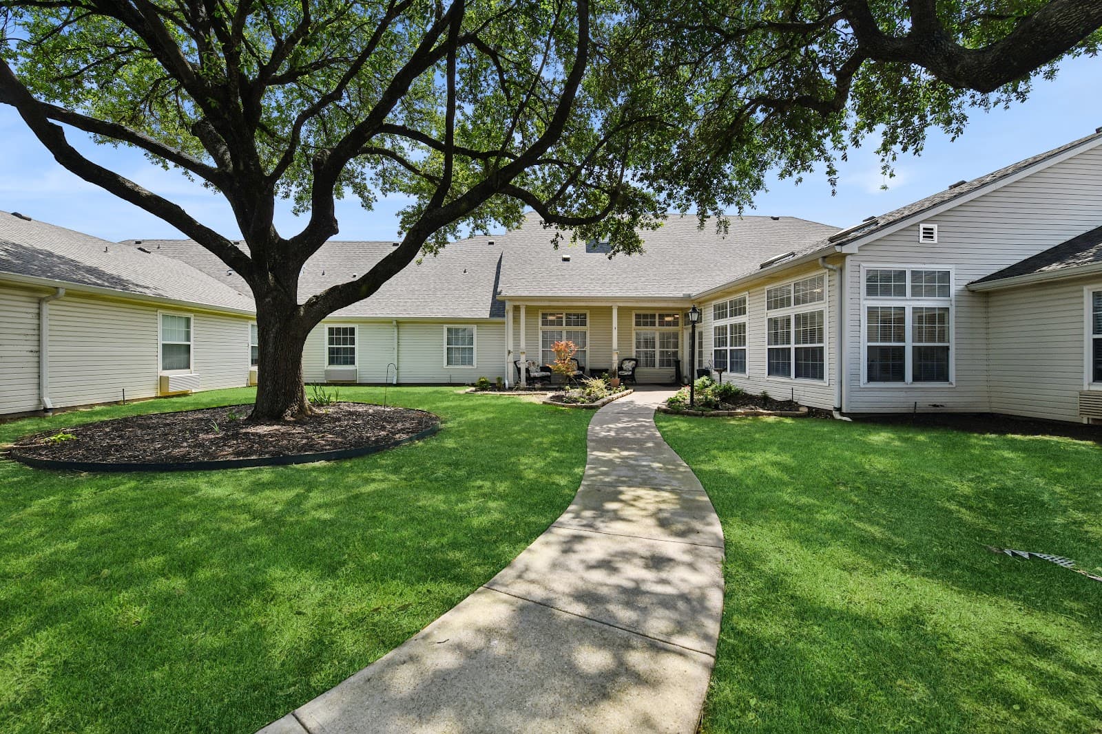 Ennis Pointe Senior Living