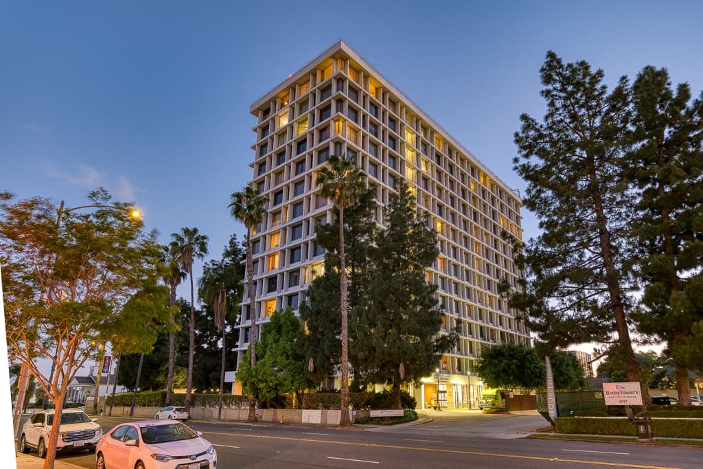 Bay Towers At Bixby Knolls