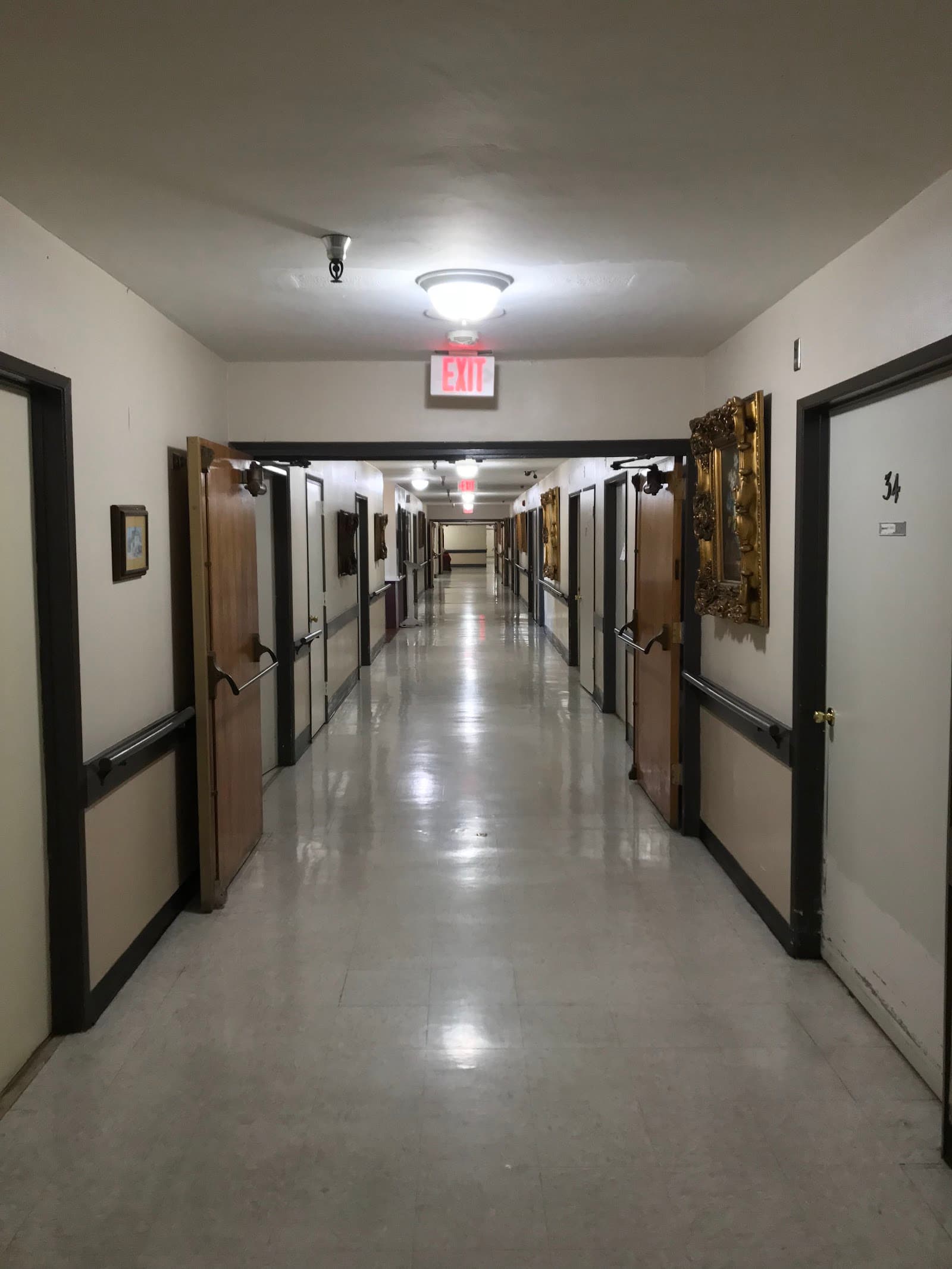 La Verne Manor — photo 1