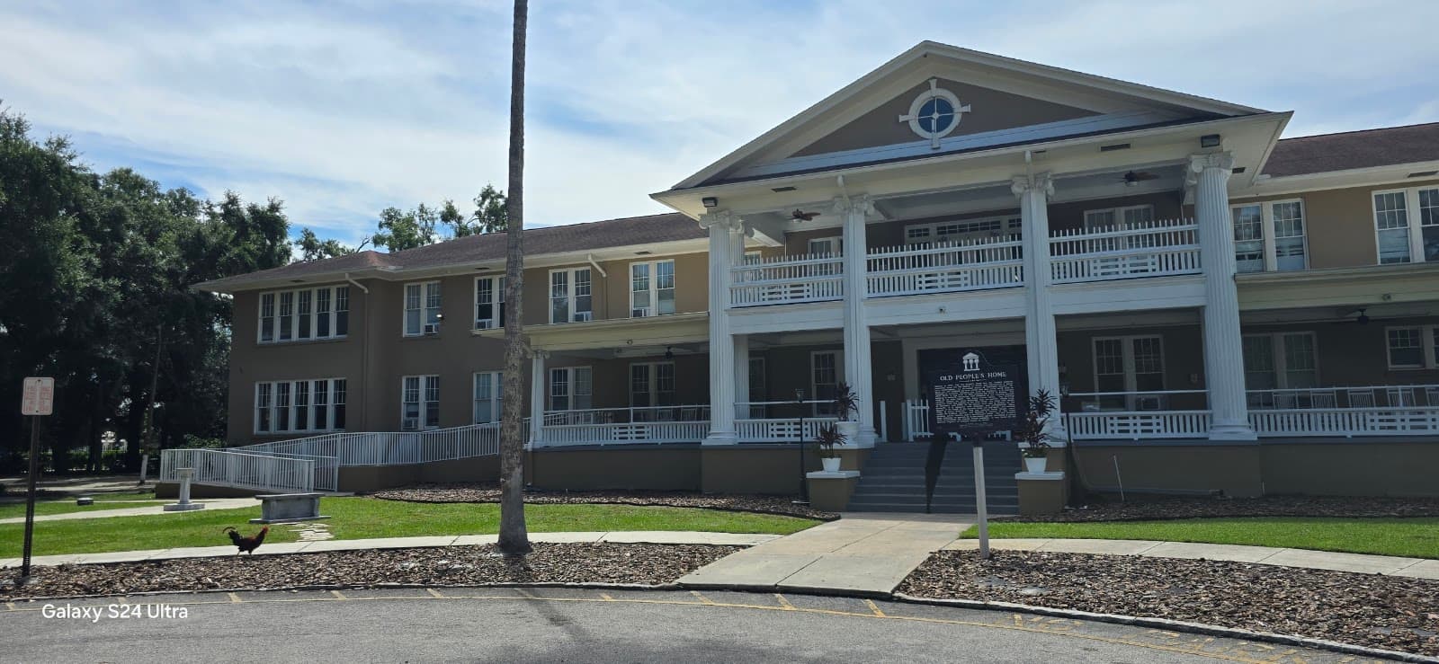 Elon Manor