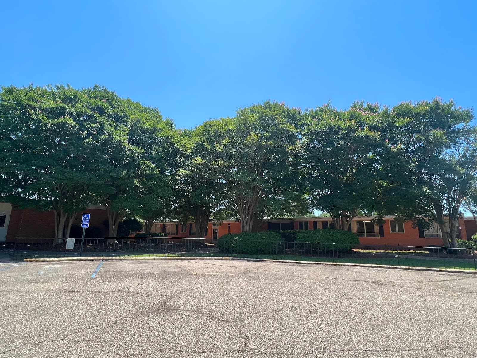 Leslie Lakes Retirement Center