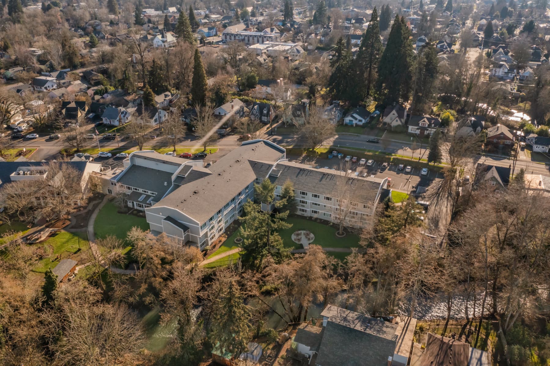 Jason Lee Manor Apartments