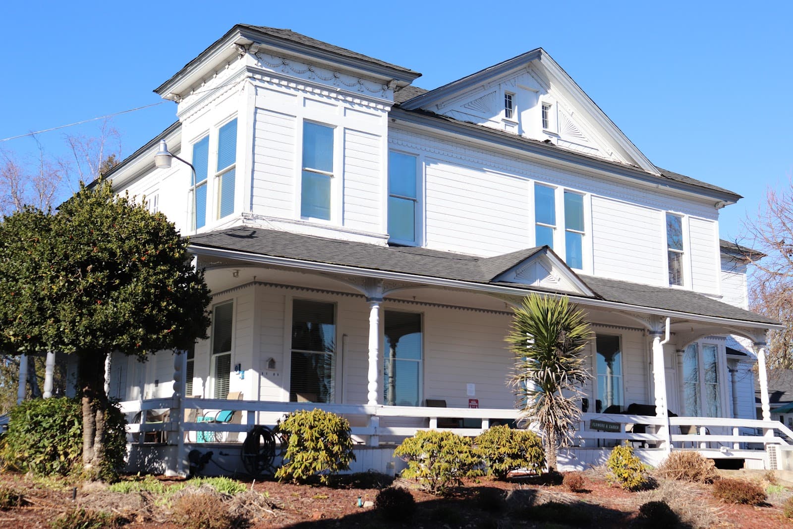 Curry Manor