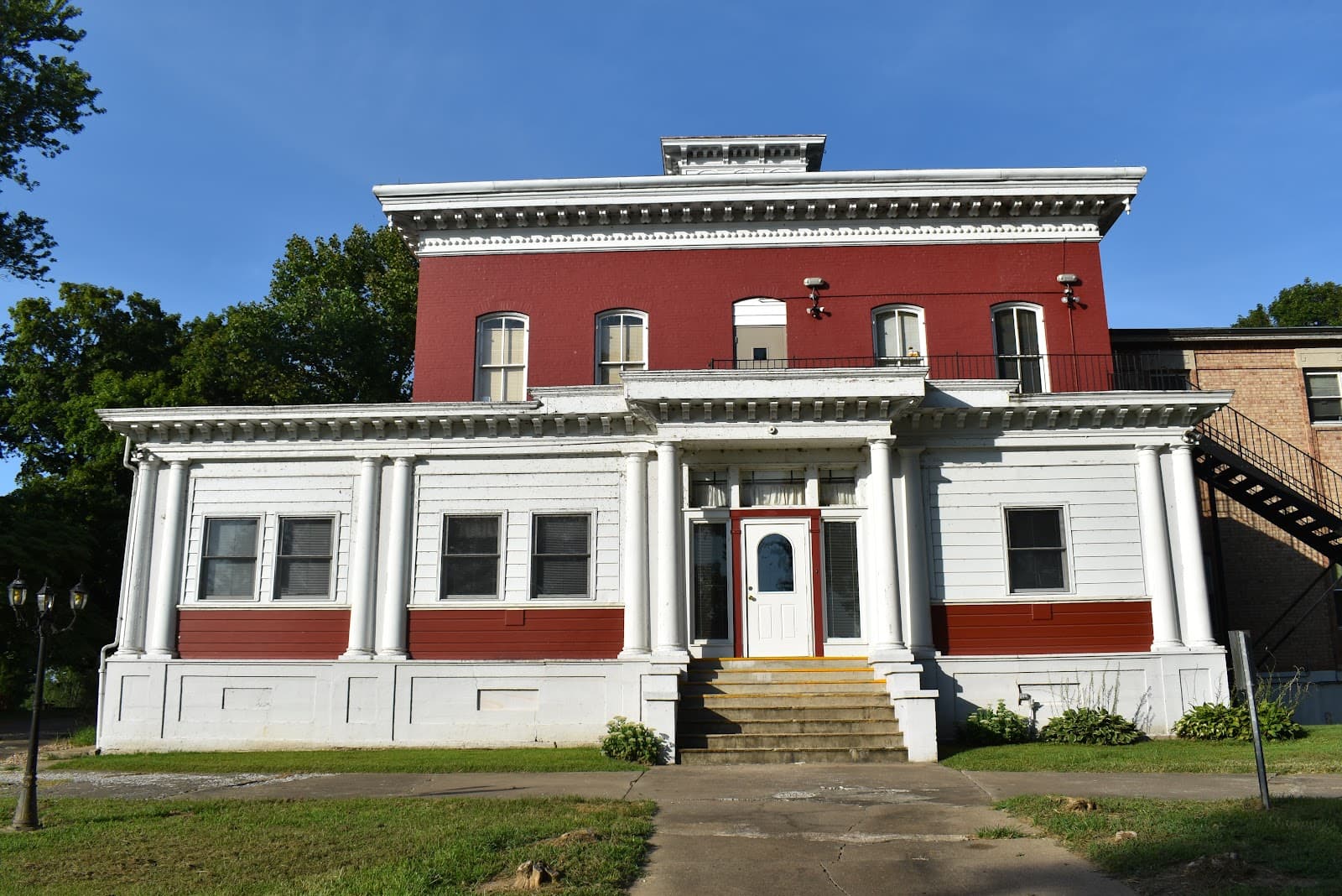 Marian Cliff Manor