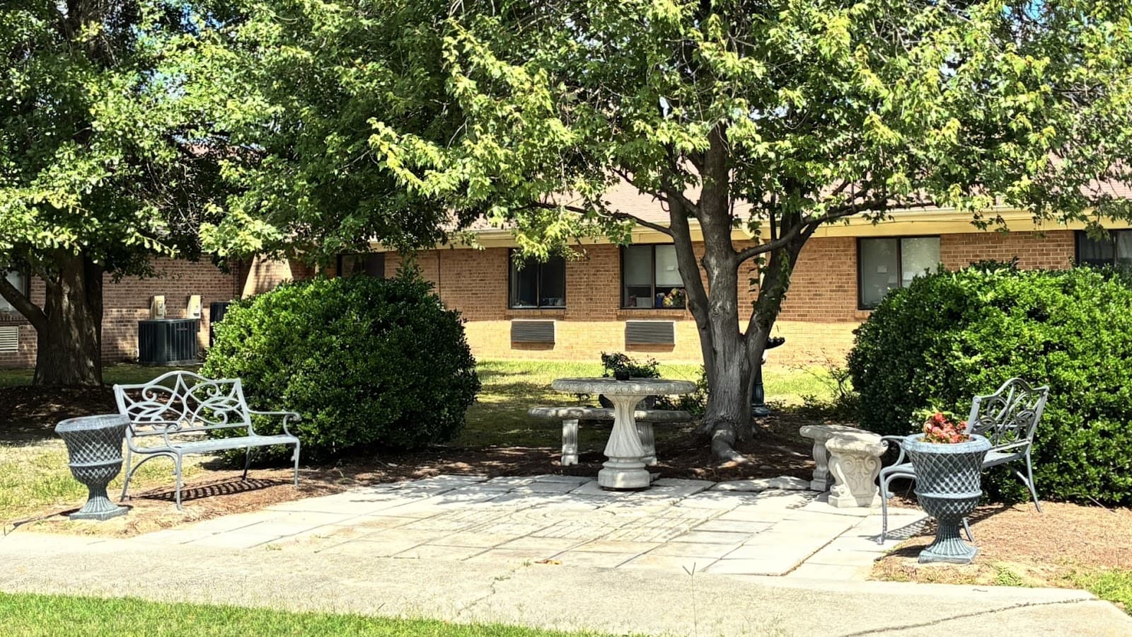Elizabethtown Healthcare & Rehab Center