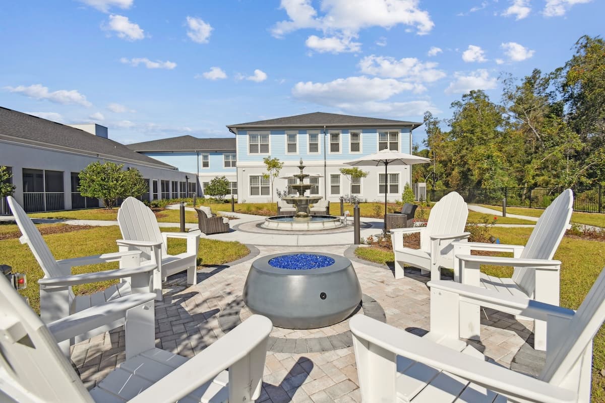 HearthStone at Nona Lakes