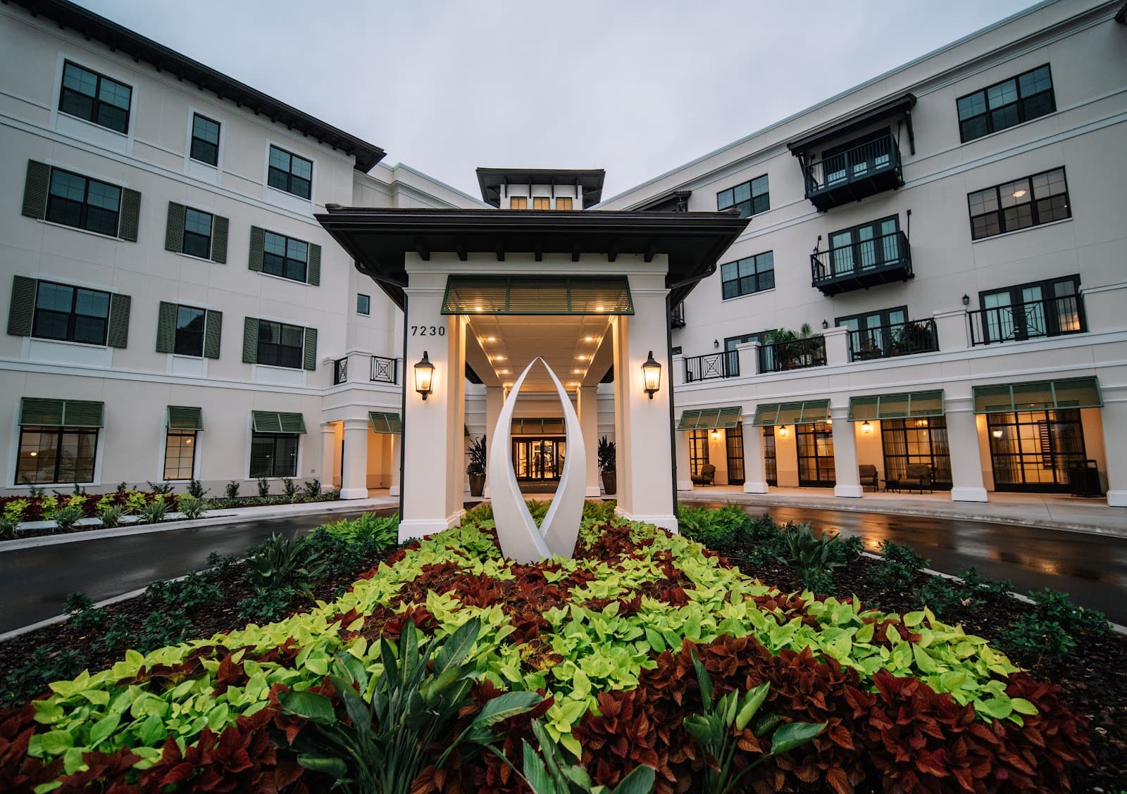 Grand Living At Lakewood Ranch