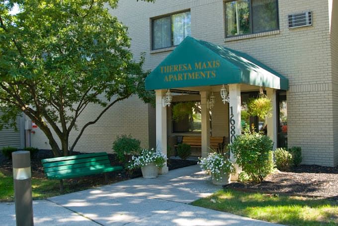 Theresa Maxis Apartments