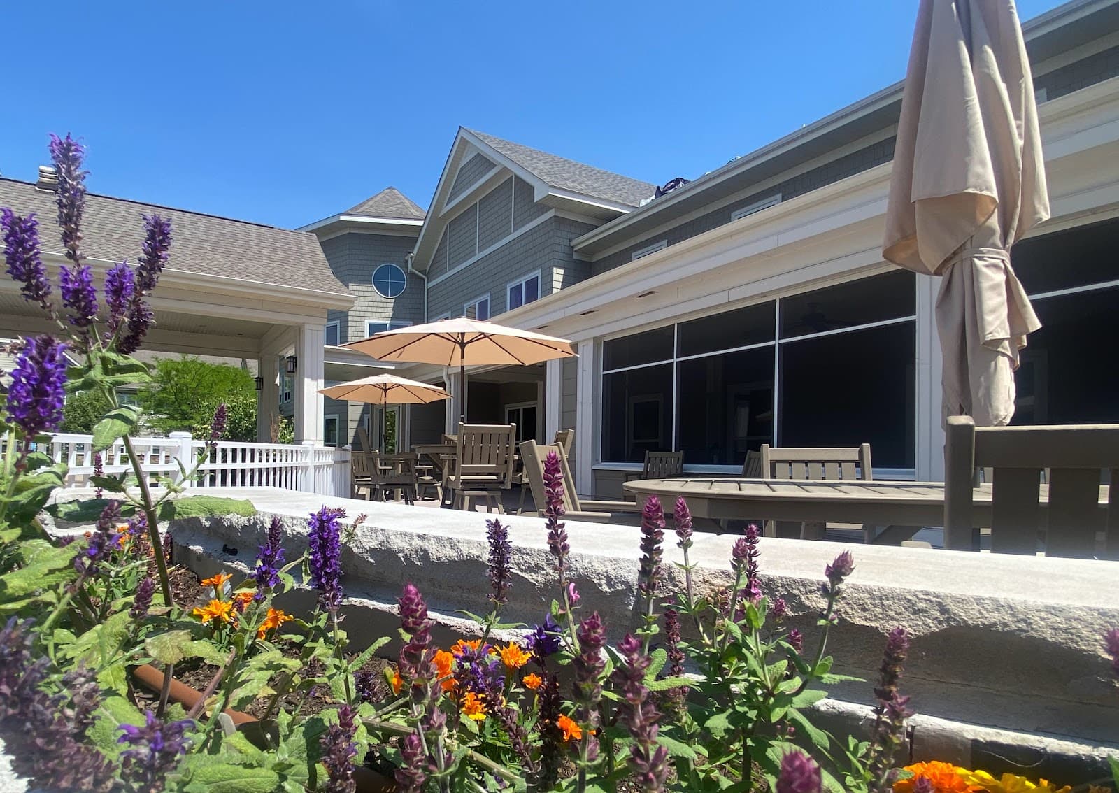 Deephaven Woods Senior Living