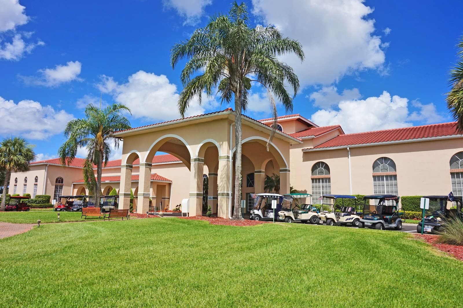 Four Lakes Golf Club Retirement Community
