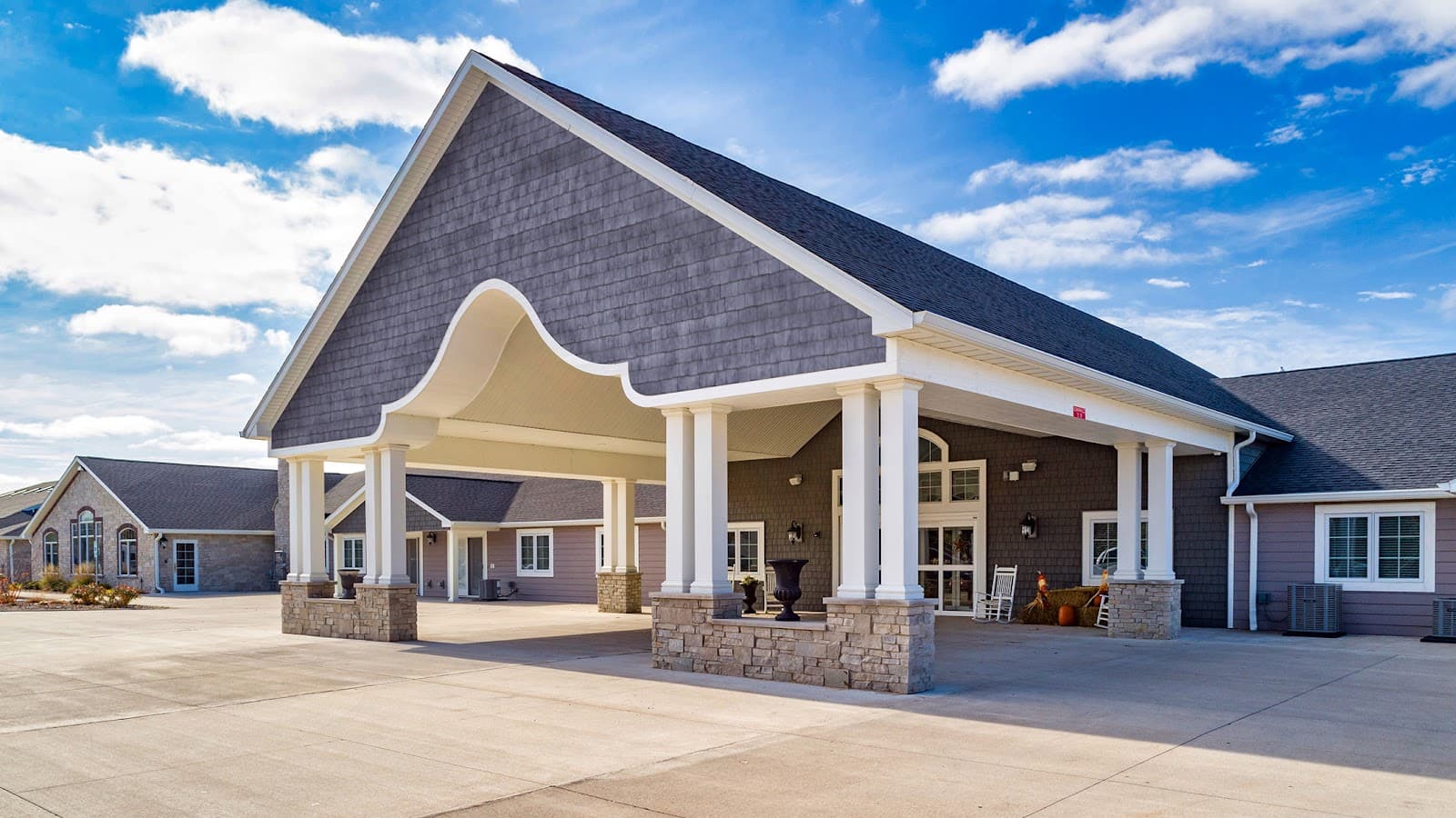 Villas of Holly Brook Assisted Living & Memory Care: Bloomington Towanda Barnes, IL