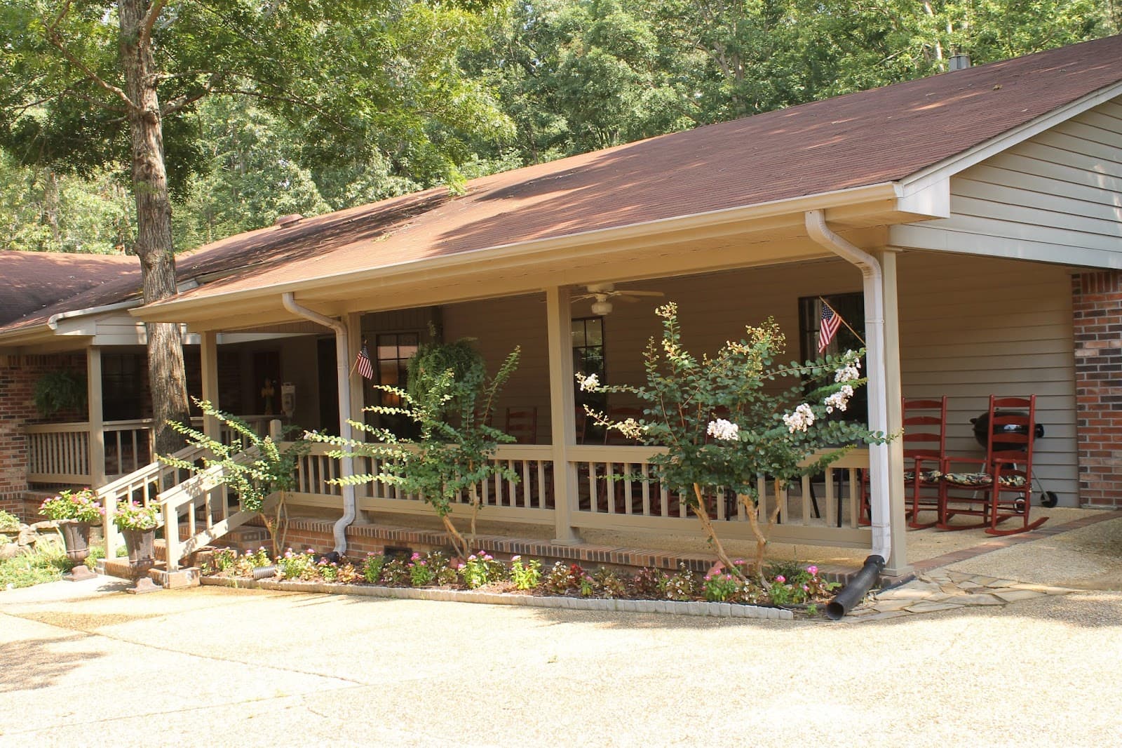 Green Oaks Inn