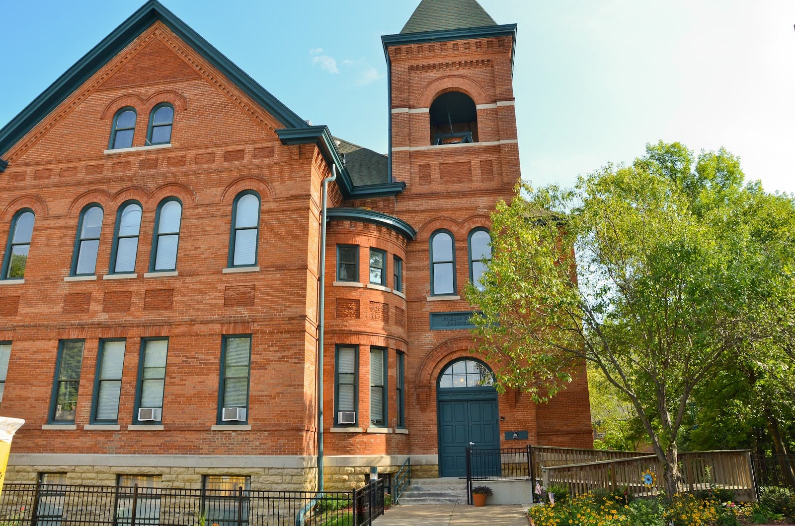 Ahva Living of East Dubuque