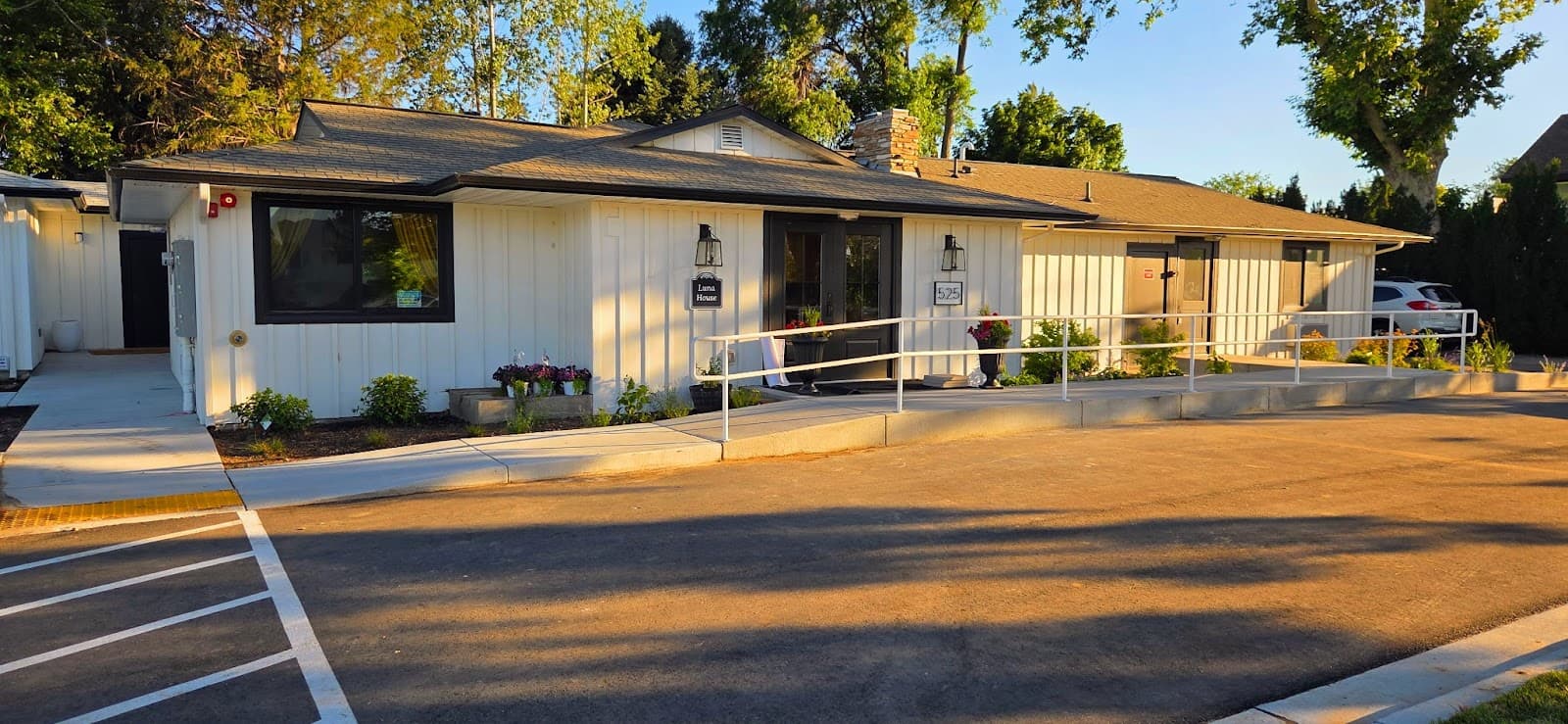 Luna House