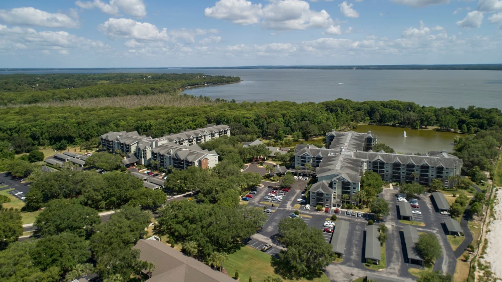 Lake Port Square Inn