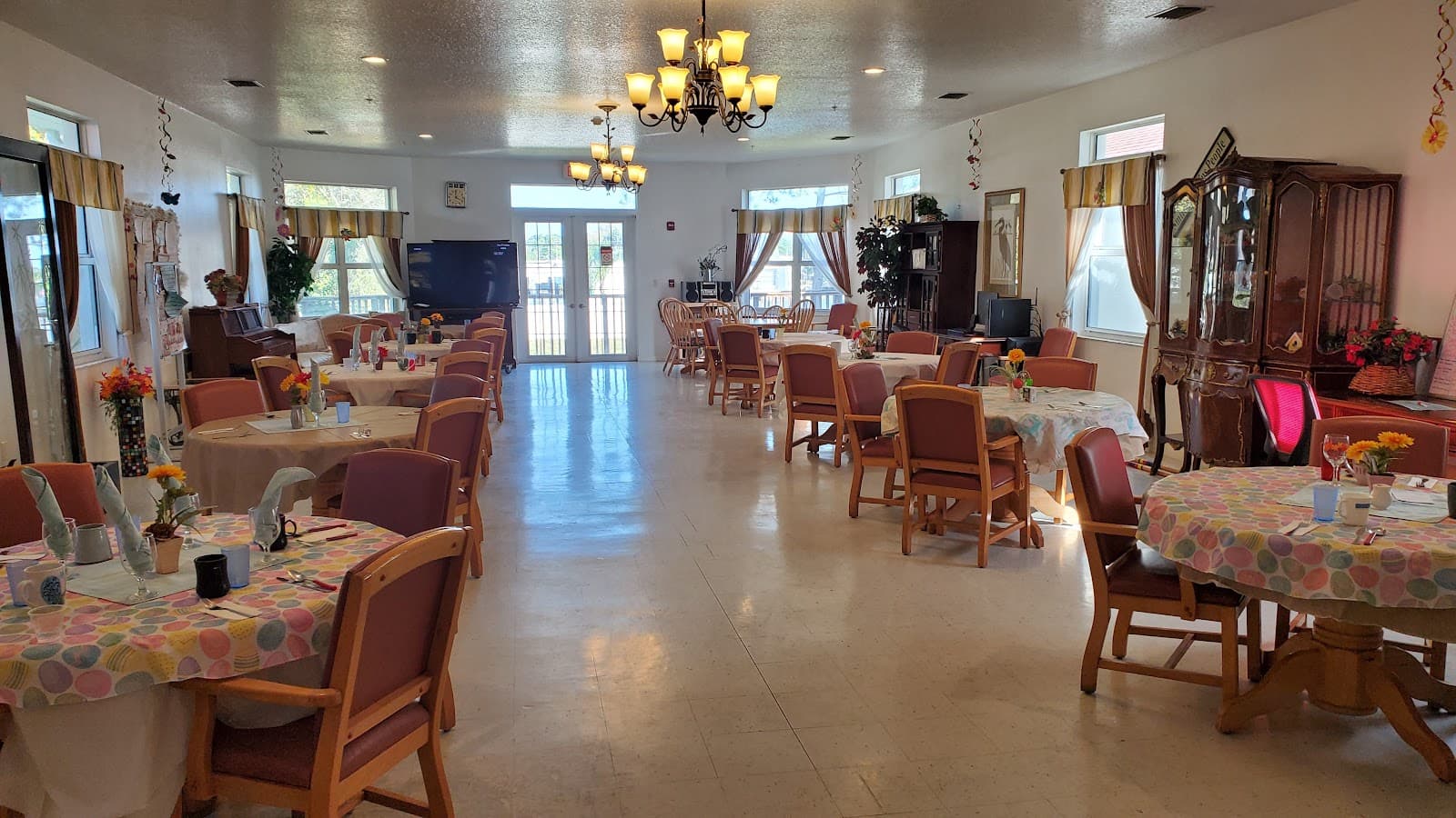 Royal Oaks Manor
