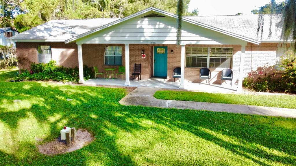 Lithia Pinecrest Place
