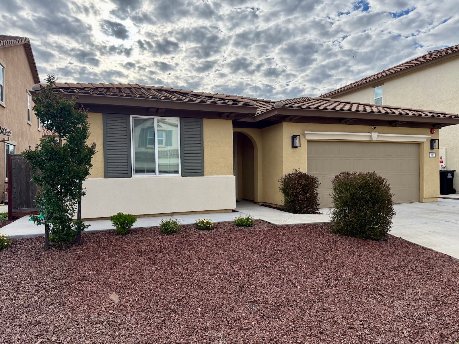 Mina's Senior living Llc