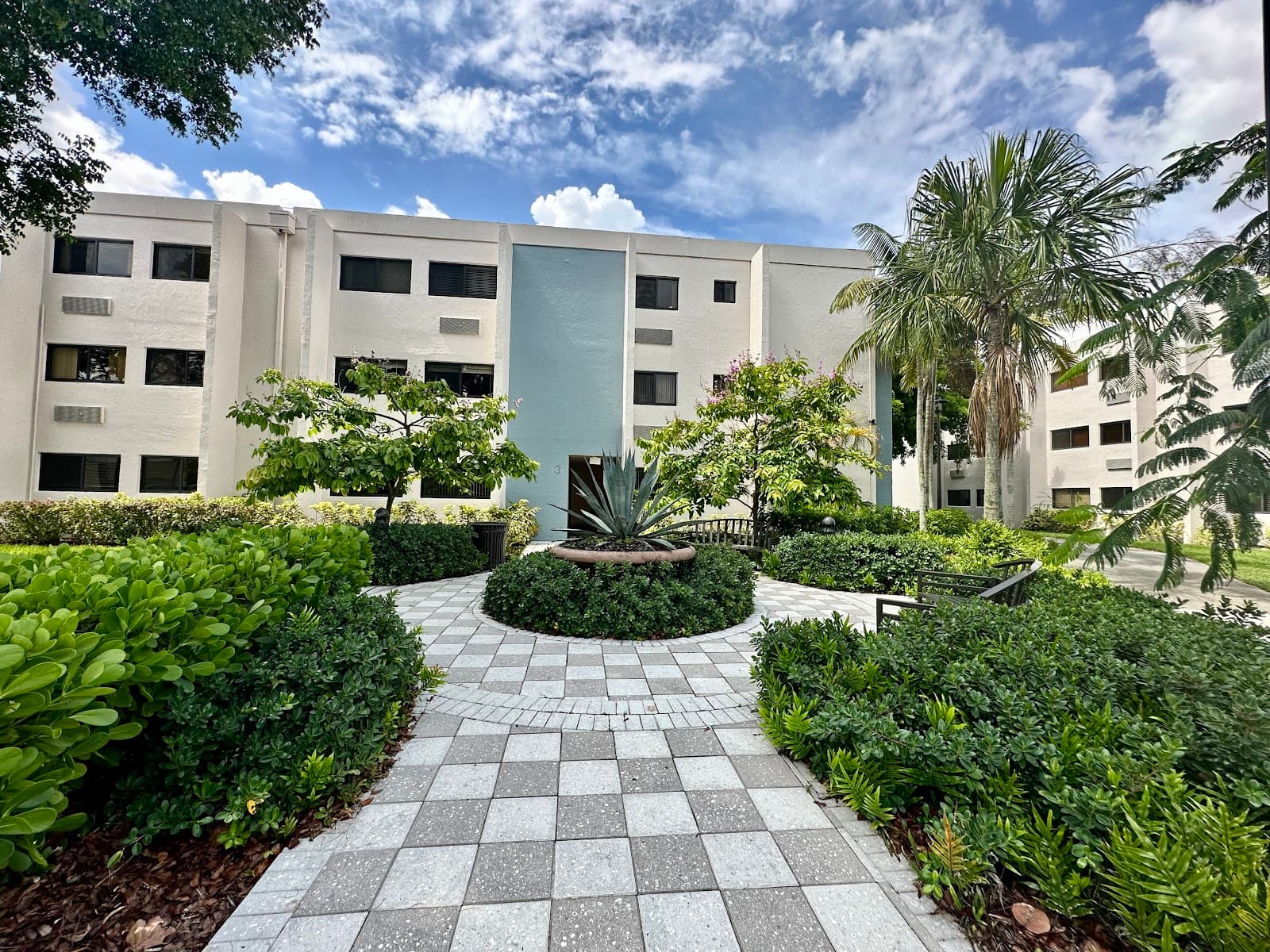 The Solaire at Las Palmas Village
