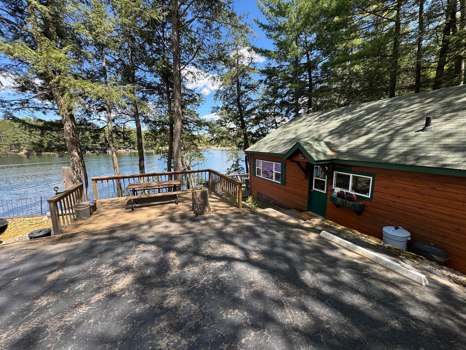 Lake Shore Cedar Lodge