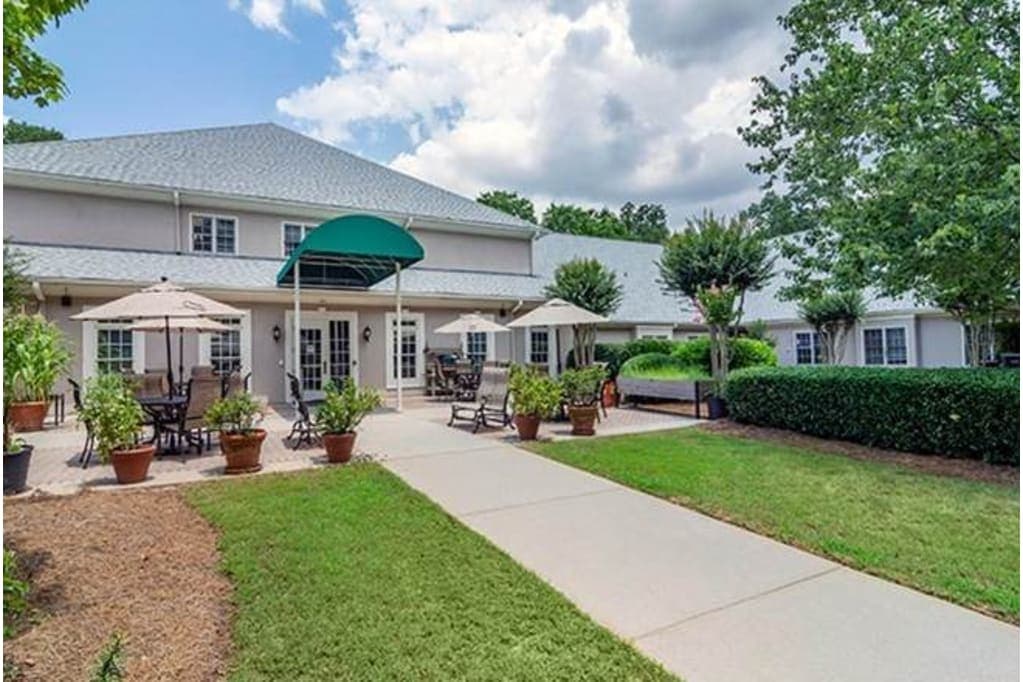 REGENCY HOUSE BUFORD