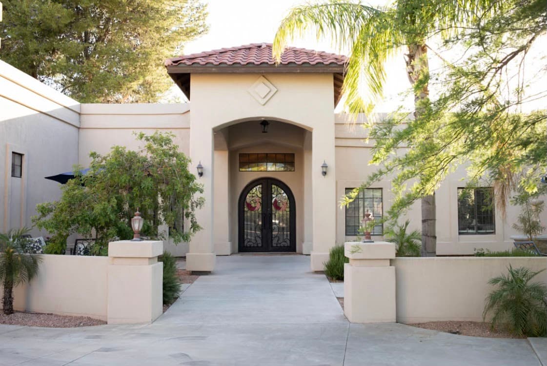 Golden Swan Manor, photo 1