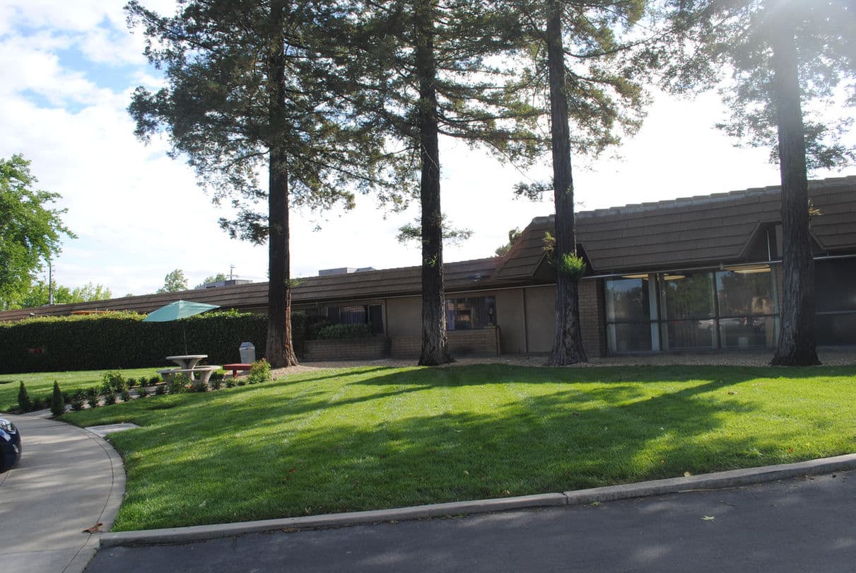 Crestwood Manor