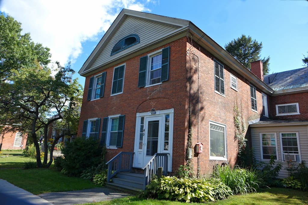Davis Home — photo 1