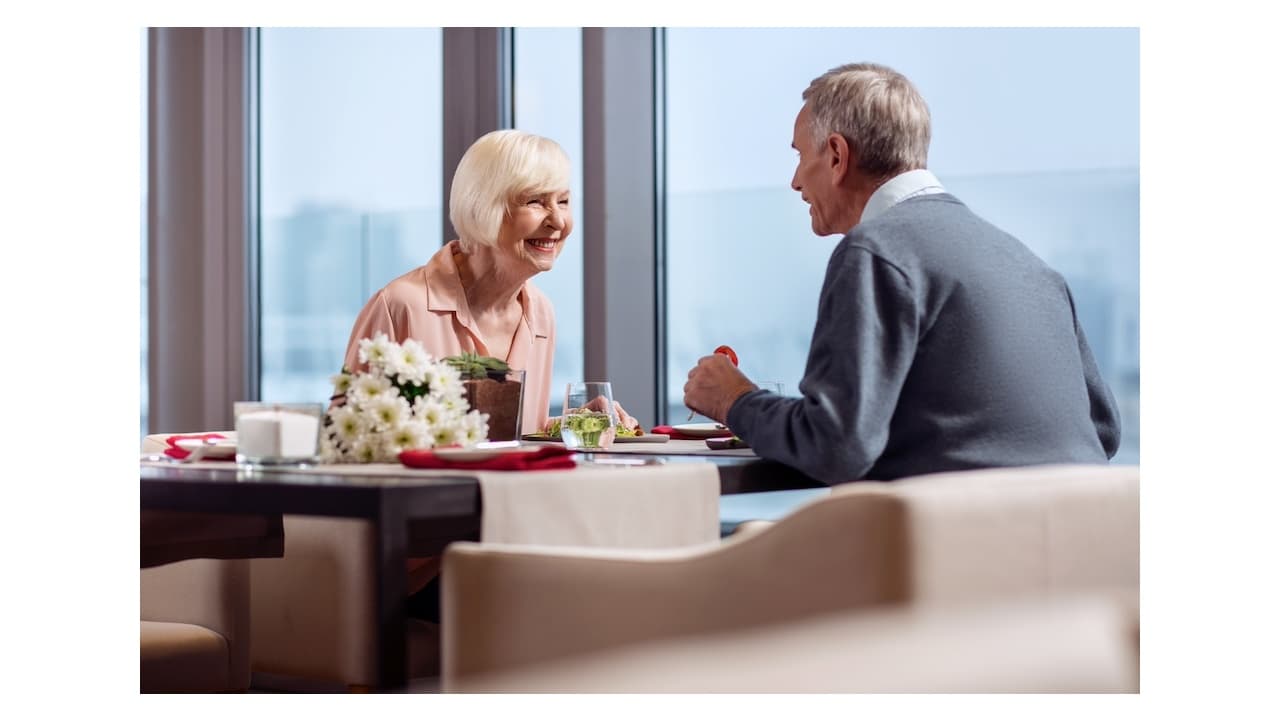 What Services and Amenities Are Standard at a Luxury Senior Living Community?